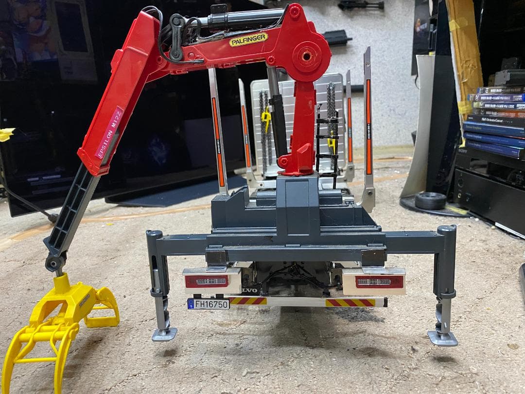 タミヤ　1/14 ボルボFH16　6x4　ティンバートラック　フルオペレーション