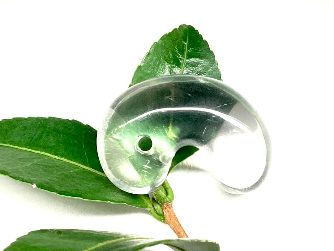 ✳貴重‼️ 国産水晶最高峰の黒平水晶大型勾玉　透明感良好　ネックレスにも　鑑別書付