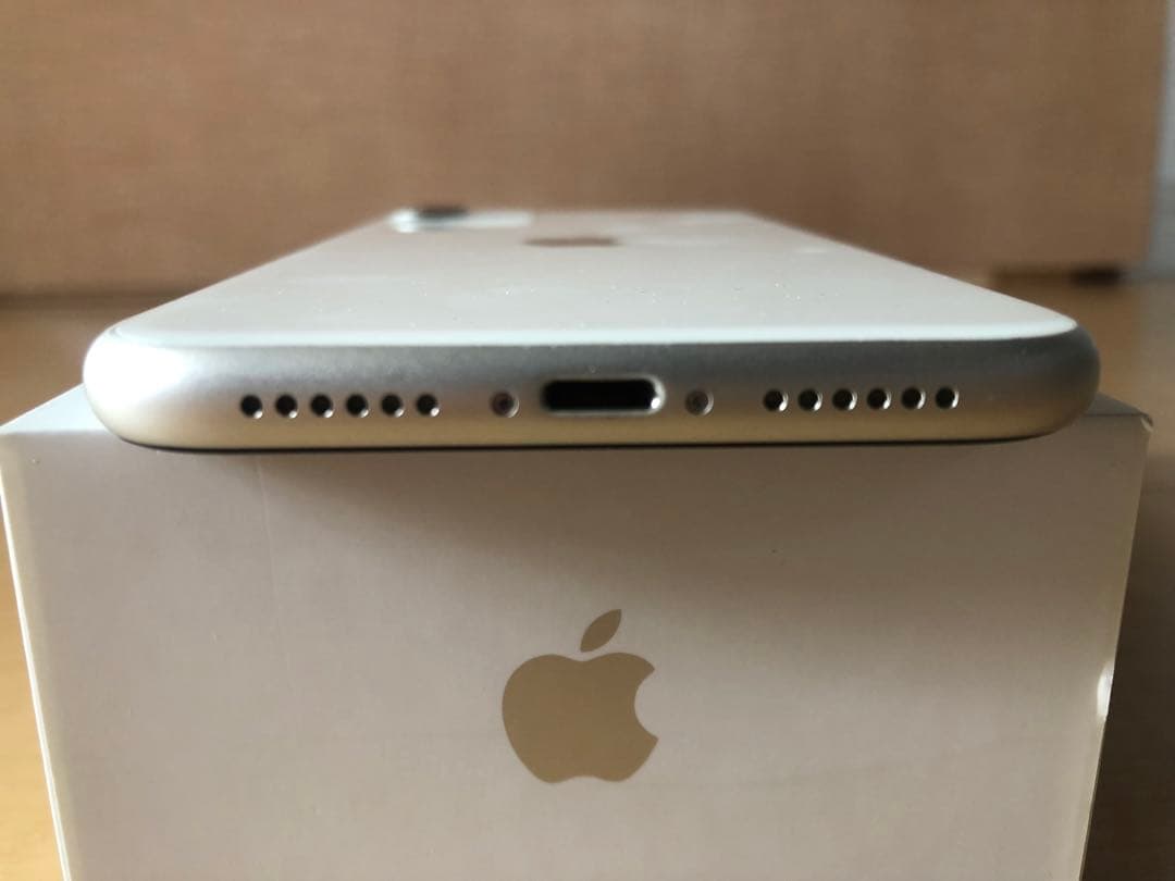 (美品)SIMフリー iPhone11 128GB ホワイト おまけ付