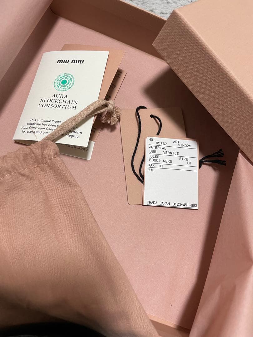 miumiu ミュウミュウ　レザーカチューシャ（黒）数回使用