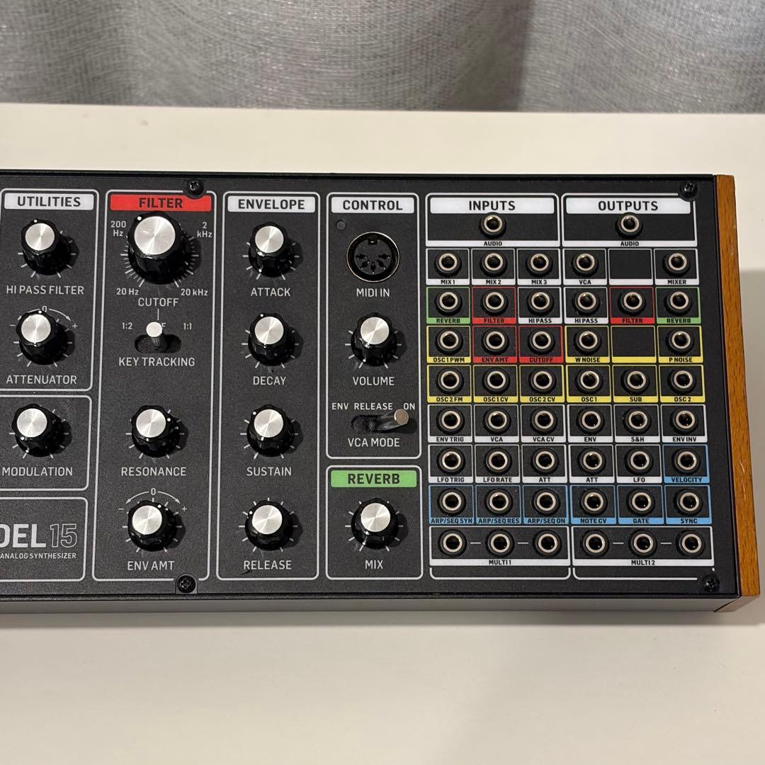BEHRINGER ベリンガー MODEL 15 モジュラーシンセ ユーロラック