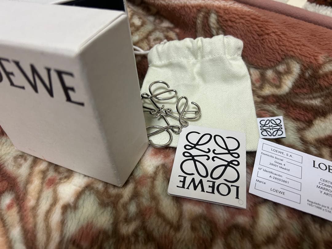 LOEWE シルバーブローチ 保存袋付き　ロエベ