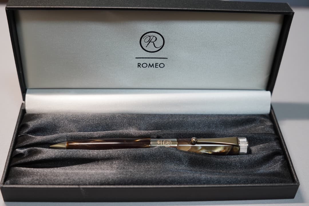 ロメオ 伊東屋 ROMEO Ｎｏ．３ボールペン 太軸 イタリアングレーＲ134