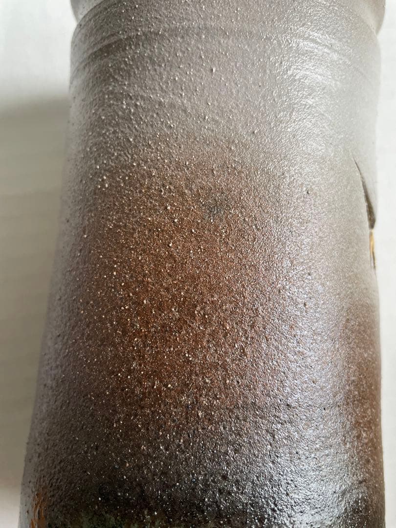 加藤釥　鮮やかな「釉彩蝶文　花入」