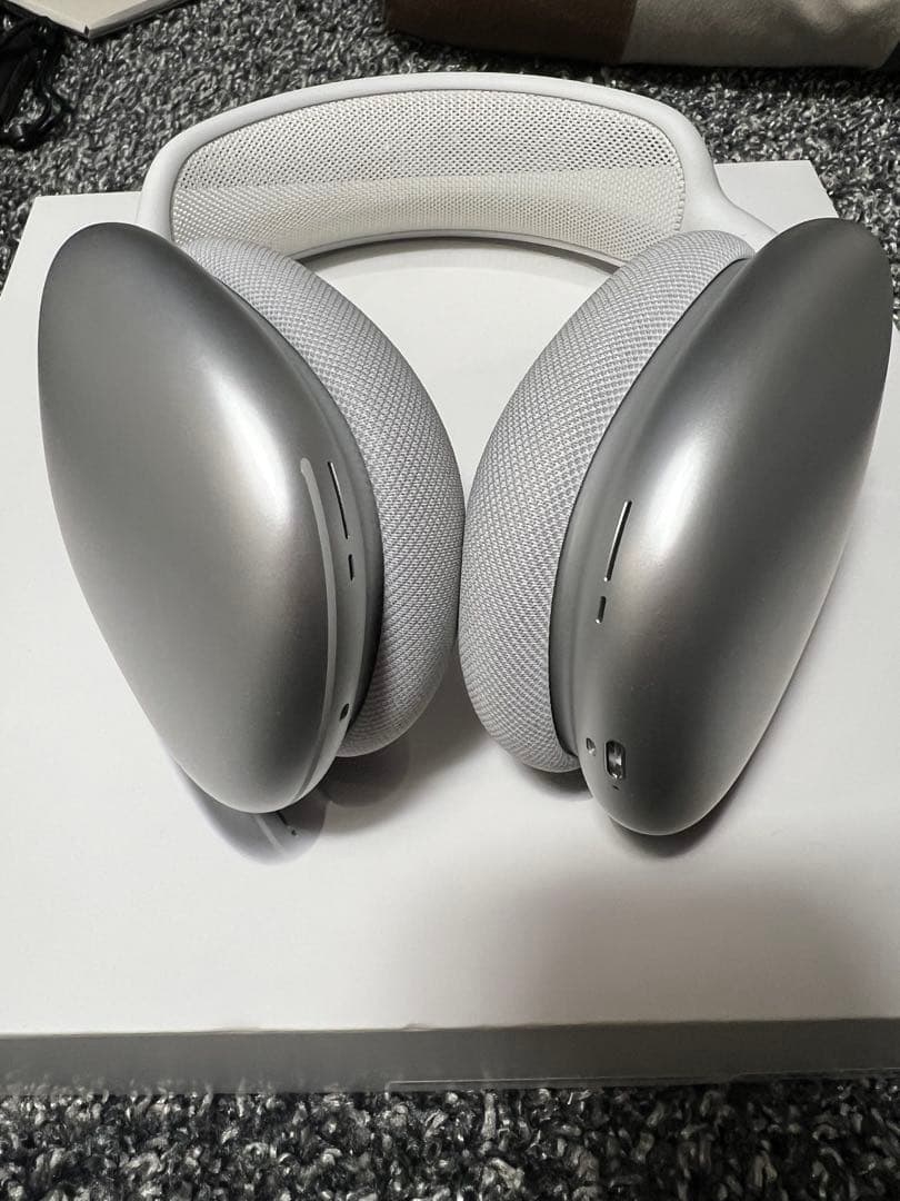 AirPods Max シルバー 専用ケース付き　超美品　試着程度