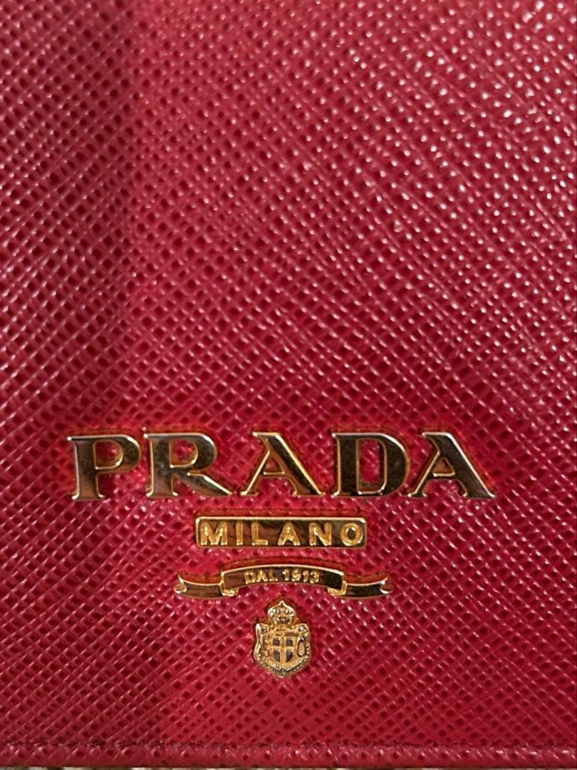 PRADA サフィアーノレザー 財布　赤