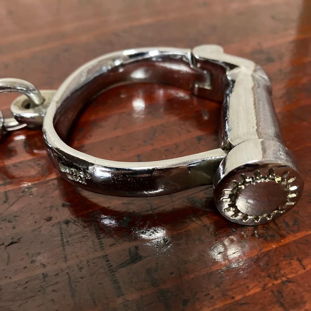 イギリス「ＨＩＡＴＴ」社のビンテージステンレス製ハンドカフ　鍵付き