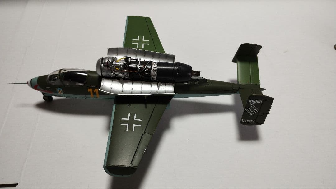 プラモデル完成機　1/48　ハインケルHe162a-2サラマンダー