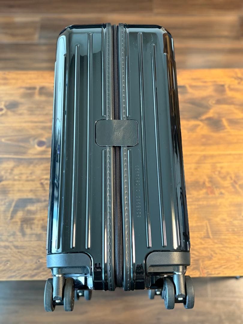 バッグ RIMOWA ESSENTIAL LITE CABIN 37L BLACK