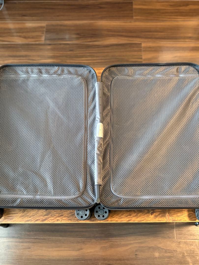 バッグ RIMOWA ESSENTIAL LITE CABIN 37L BLACK