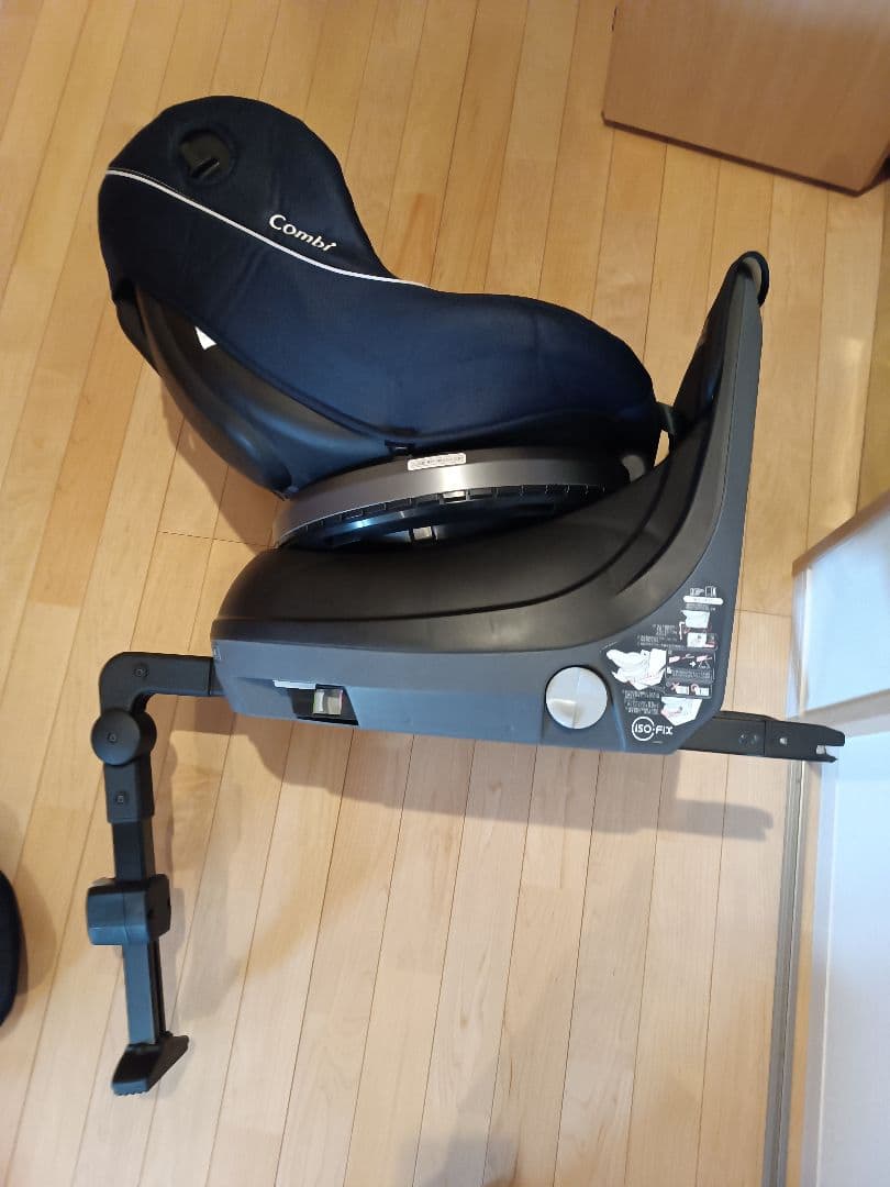 Combiチャイルドシート クルムーヴネイビーISOFIX回転式　CG-CIG