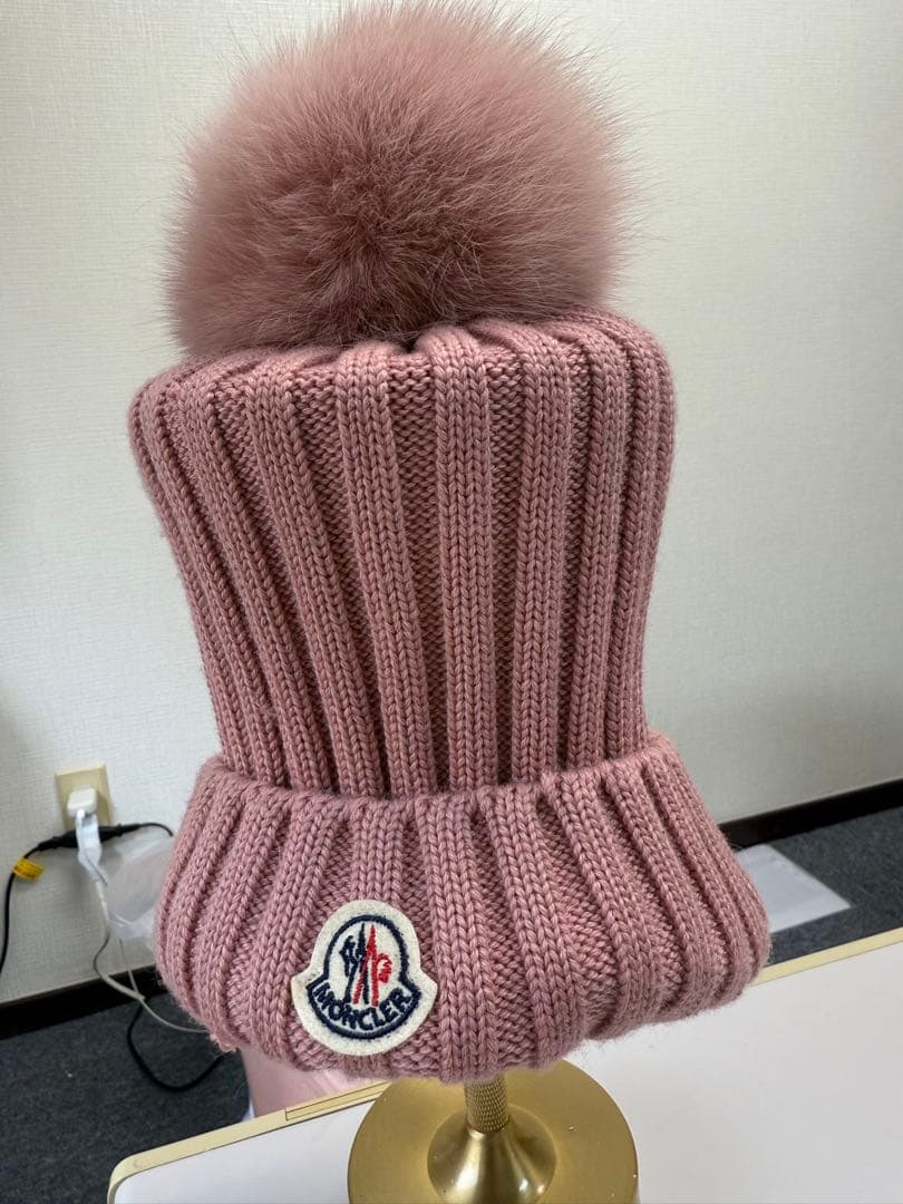 MONCLER ピンク ニット帽 ファー付き