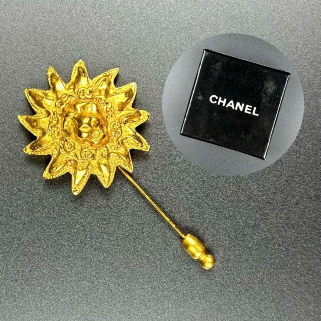 【シャネル】極美品　ライオン＆太陽モチーフ ピンブローチ　ゴールド　箱付き