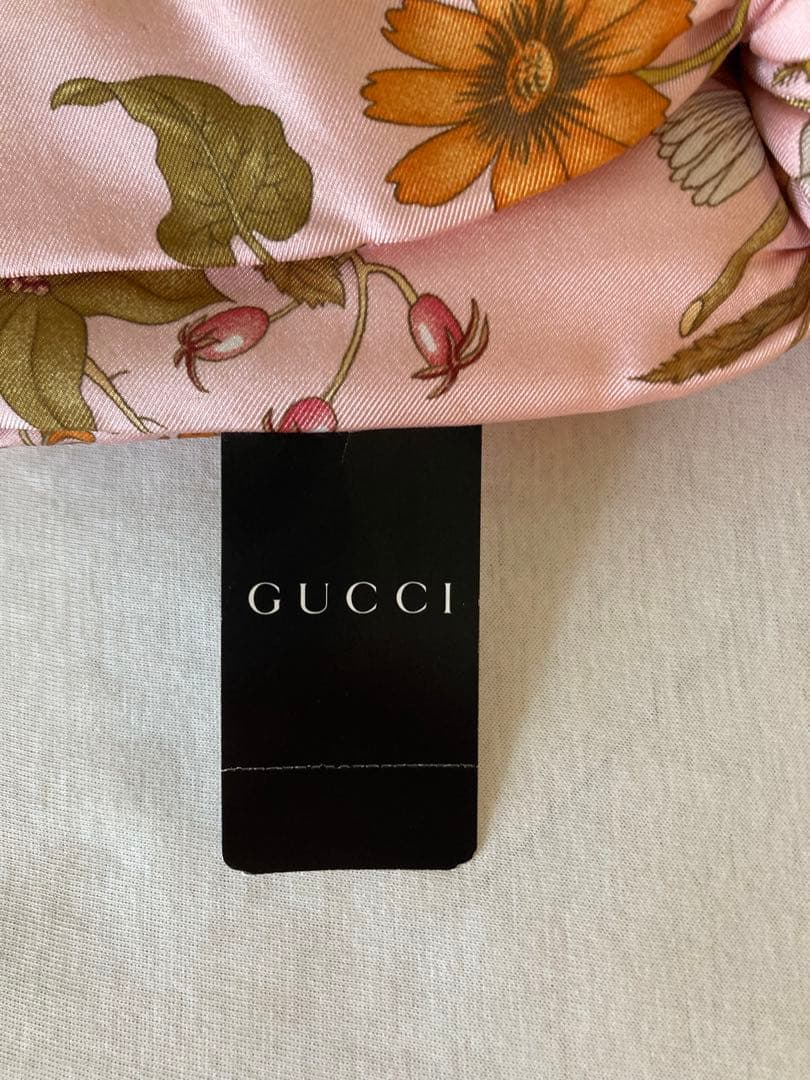 GUCCI フラワープリント ヘアバンド