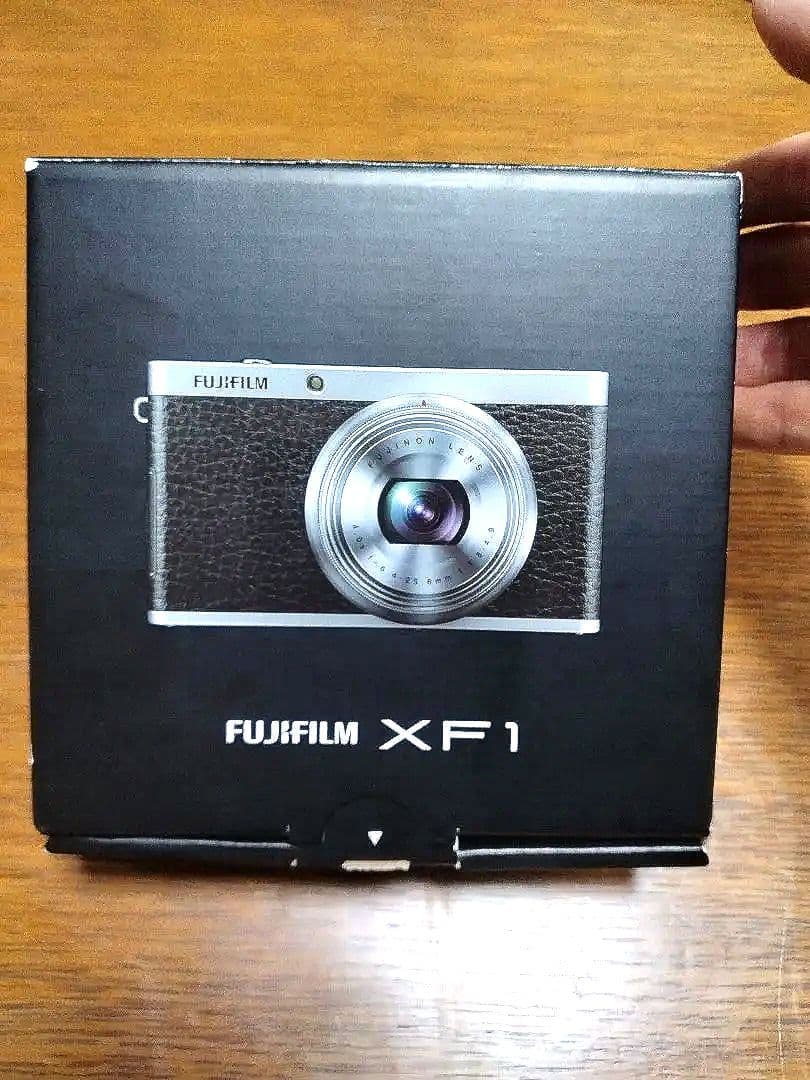 【箱あり】FUJIFILM XF1 富士フィルムコンパクトデジタルカメラ　黒