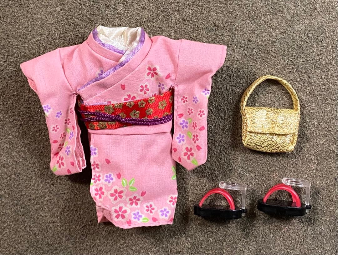 ハローキティ ドレスアップ コレクション マスコット 服 キャリーケース