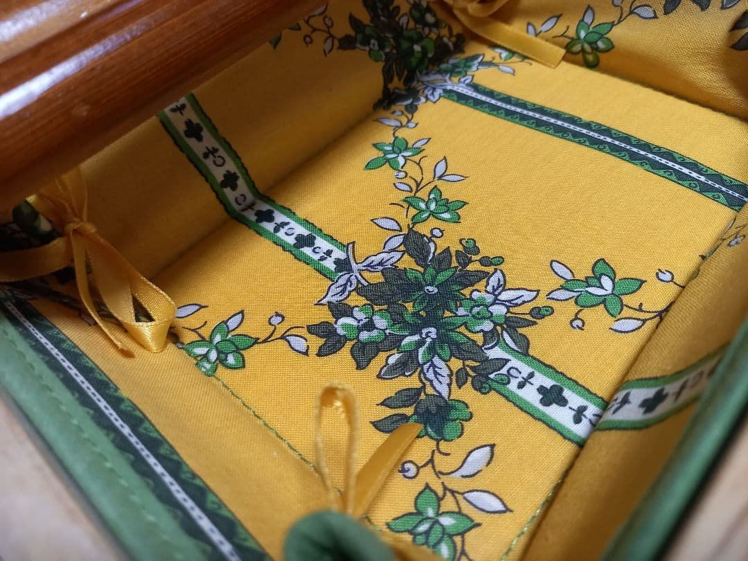 非売品　メナード　ノベルティ　ラタン　ガラス　ディスプレイ　ケース　美品