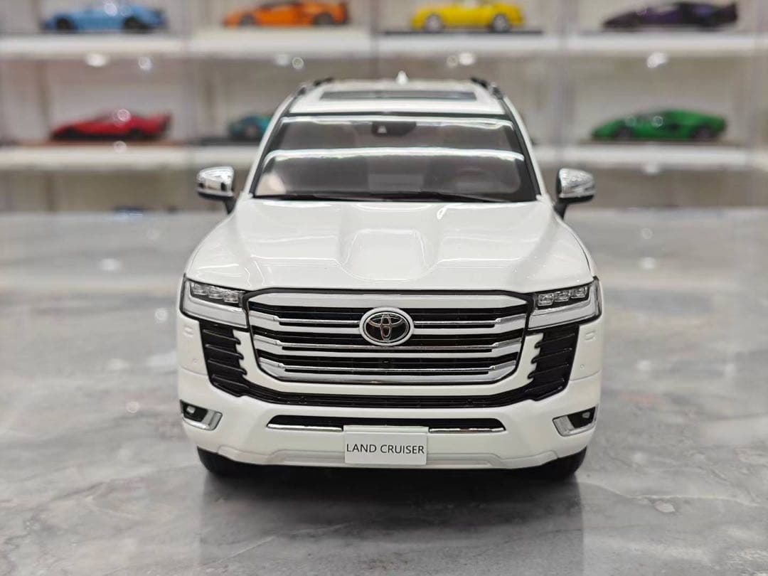新発売 LCD 1/18 トヨタ ランドクルーザー LC300 ZX ミニカー