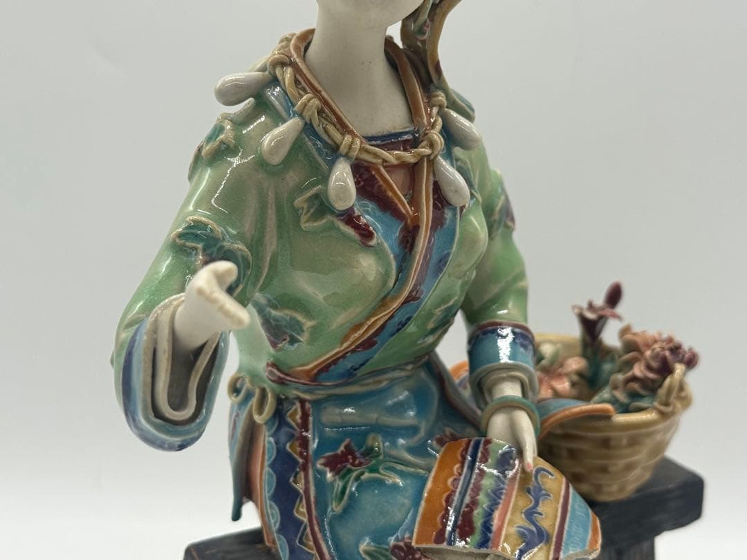 中国　林乃河作　苗家錦綉　陶器　石湾窯人物　送料込み251114