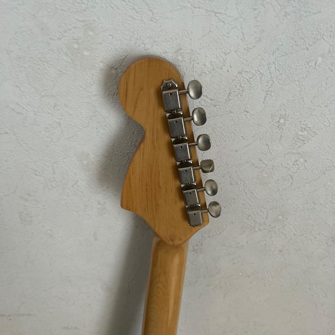 レッドエレキギター