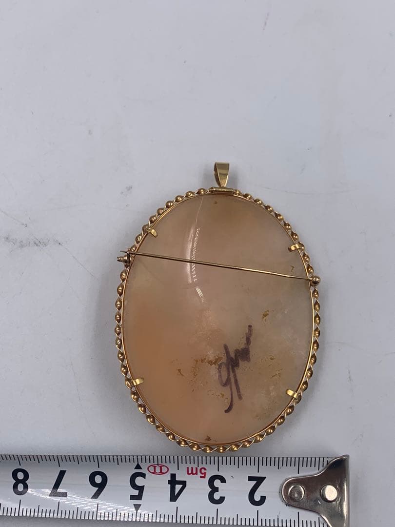 ヴィンテージ　大きめカメオ　k18 ブローチ　作家サインあり