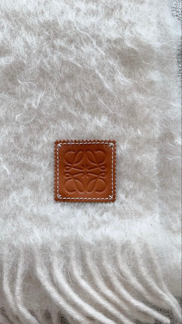 ロエベLOEWEモヘアマフラーホワイト未使用に近い