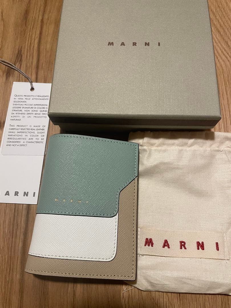 【新品・未使用】MARNI 二つ折り財布 PFMOQ14U13 LV520