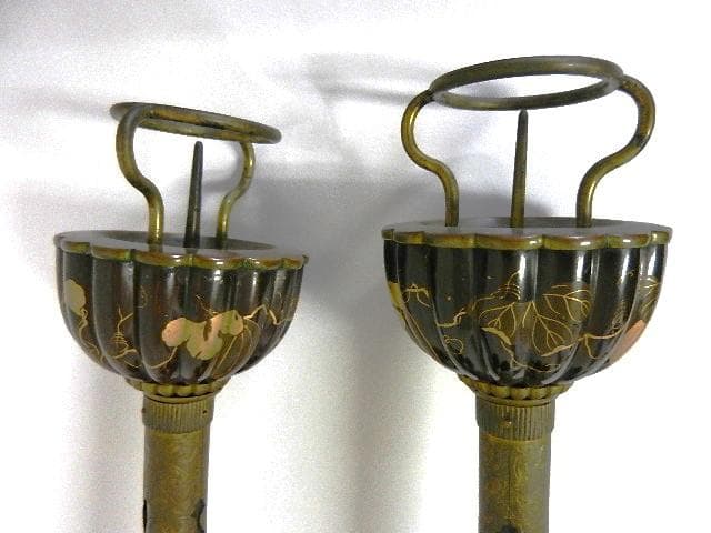 「木地黒漆塗金蒔絵菊型燭台一対」（江戸末期～明治のアンティークな工芸美術品）