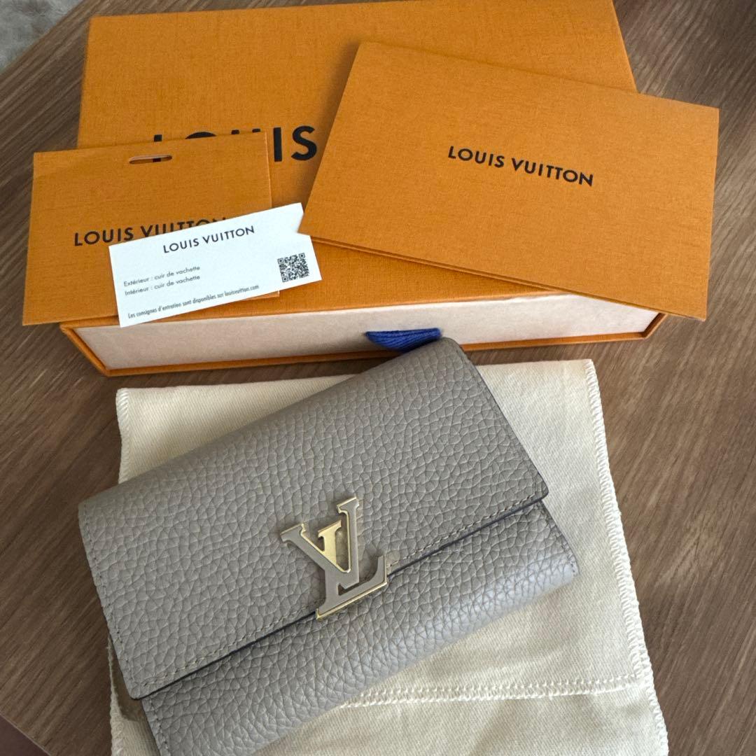 限定値下げ⭐︎新品未使用品⭐︎ポルトフォイユ・カプシーヌ コンパクト