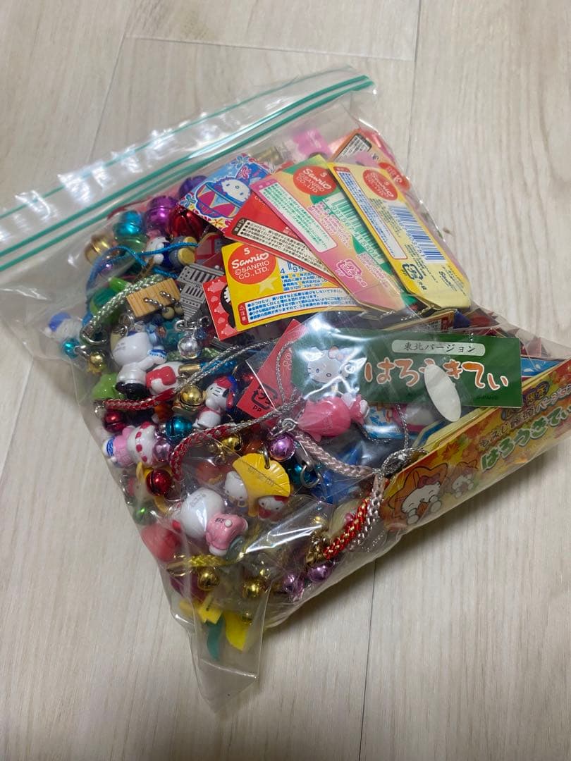 ご当地キティまとめ売り 124個