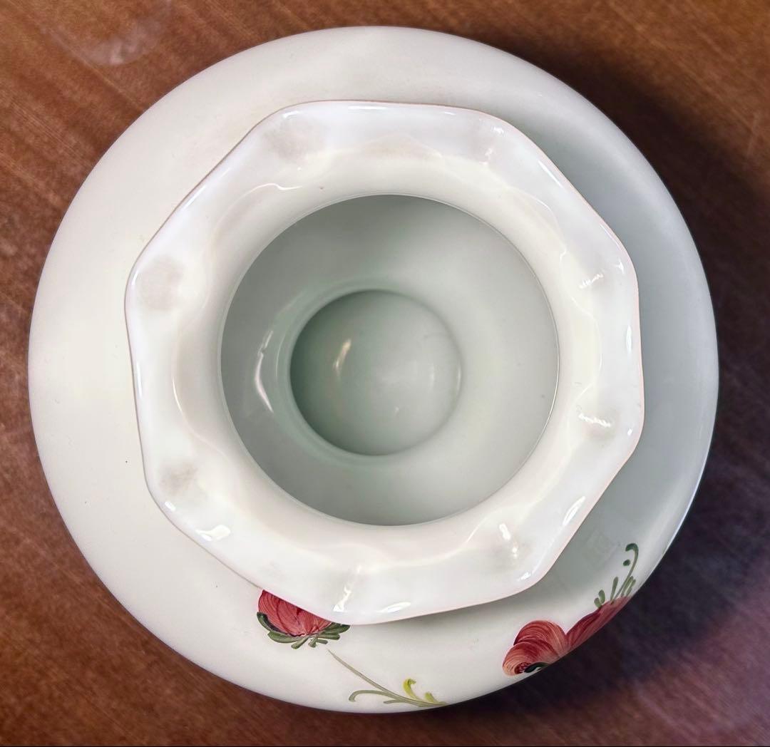 乳白ガラス　手描き花文　花瓶