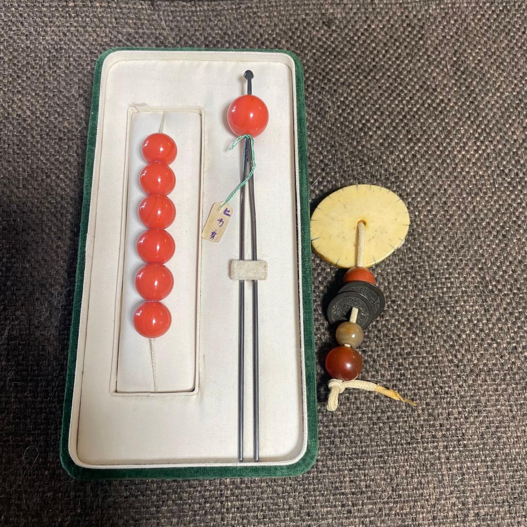 緒締 根付 緒締玉 サンゴ？珊瑚　銀簪髪飾り　珊瑚ルース昭和レトロ　古美術提げ物