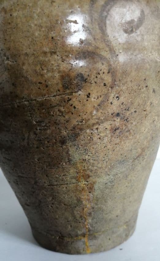 朝鮮　青磁鐵畫唐草紋瓶