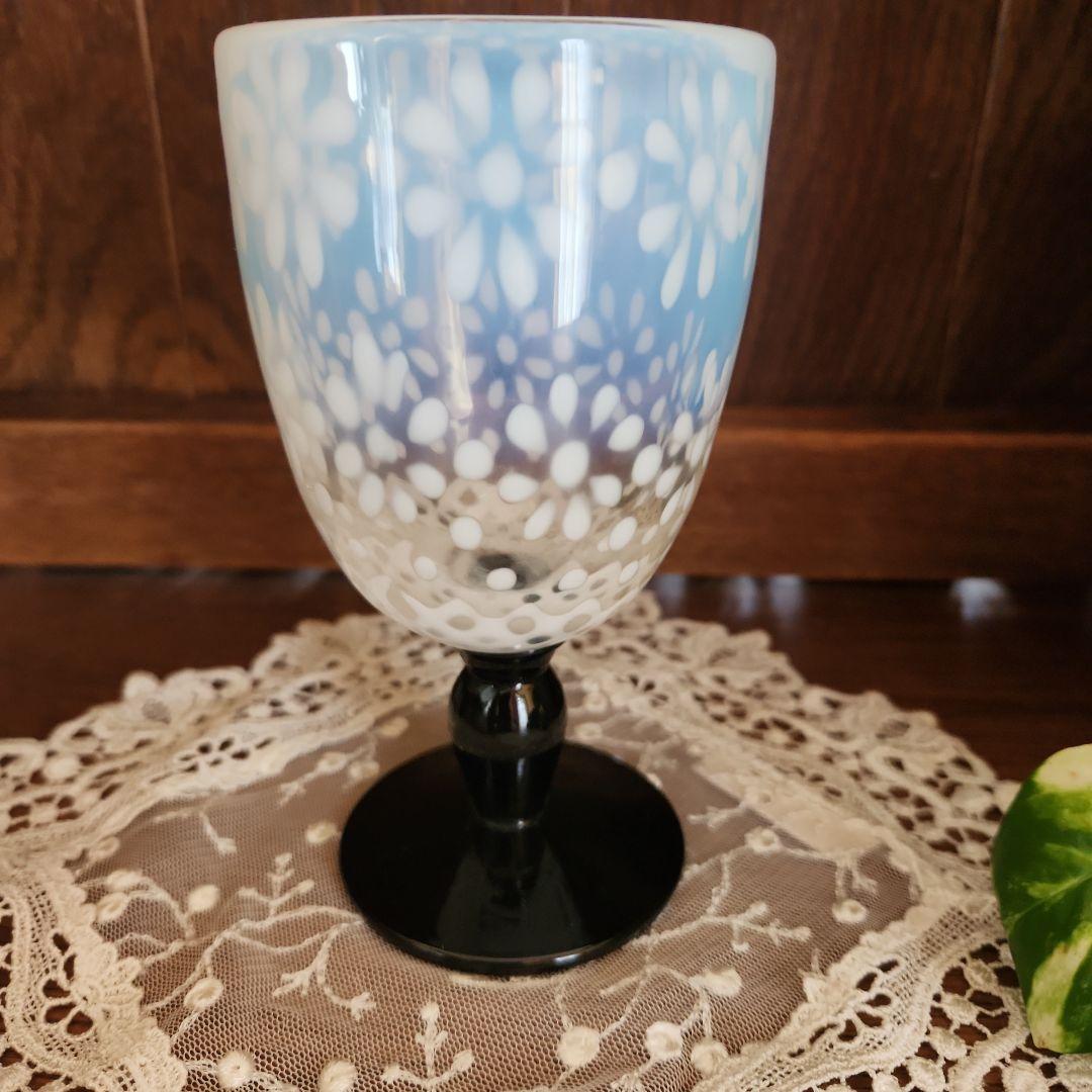 アンティーク　骨董　花模様の吹きガラス　グラス