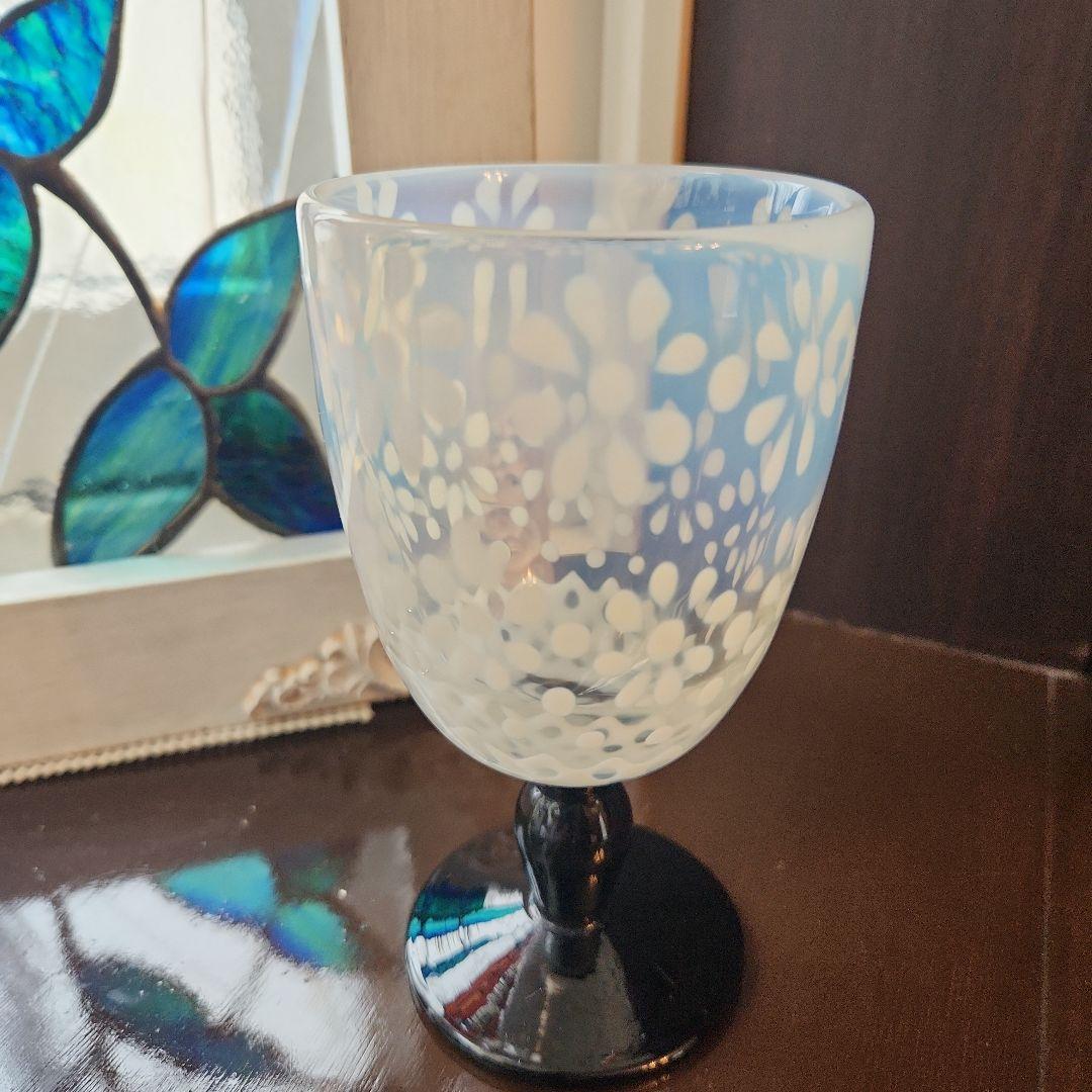 アンティーク　骨董　花模様の吹きガラス　グラス