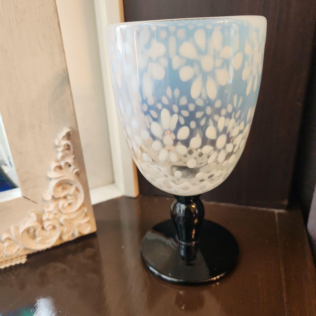 アンティーク　骨董　花模様の吹きガラス　グラス