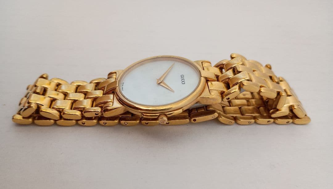 E*y様 GUCCI ゴールド アナログ腕時計