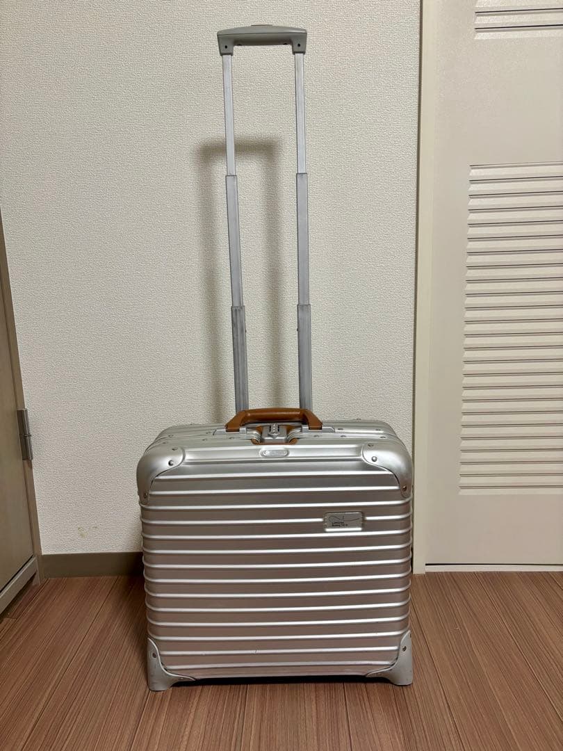 【希少 】リモワ トパーズ ビジネストローリー ルフトハンザ 747-8 アルミ