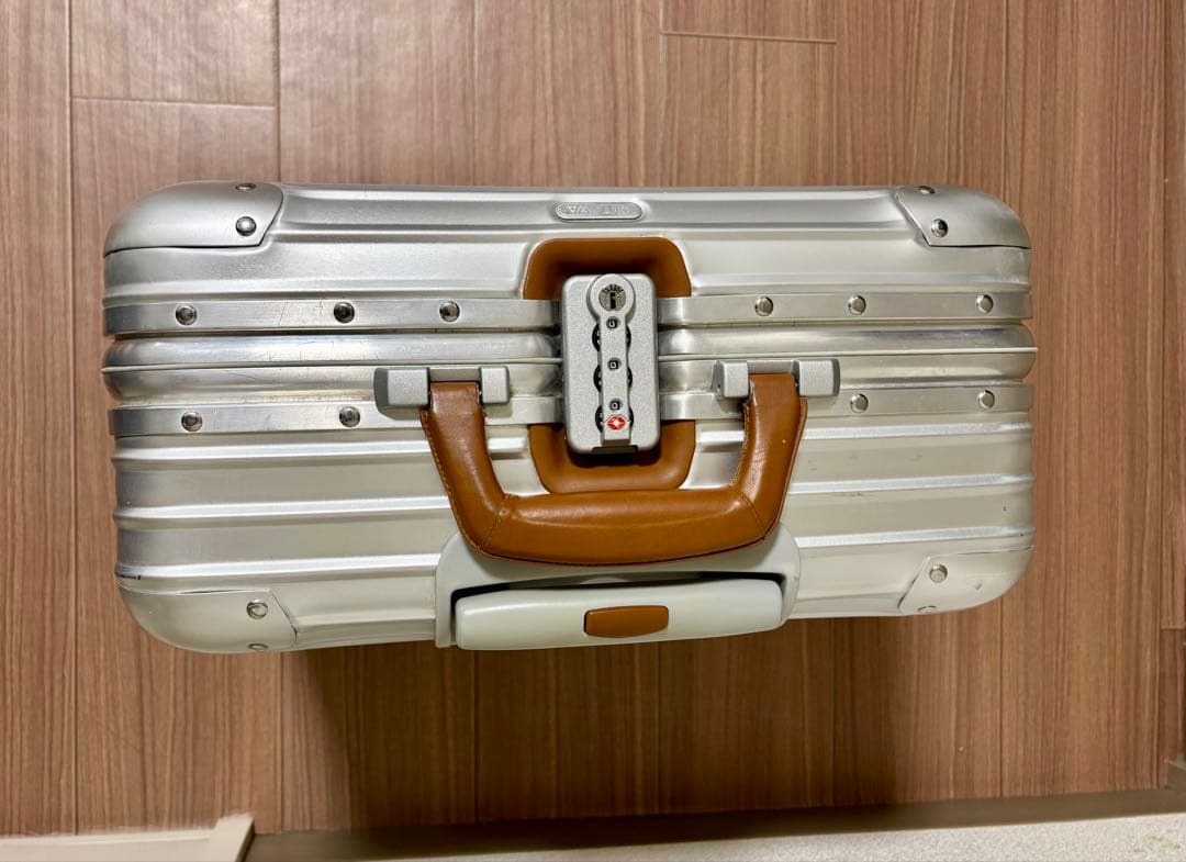 【希少 】リモワ トパーズ ビジネストローリー ルフトハンザ 747-8 アルミ
