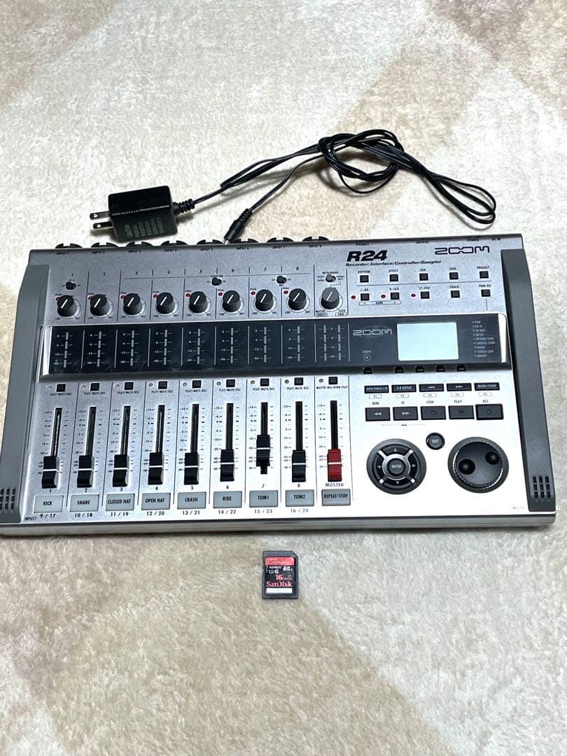 Zoom R24 16GB SDカード付属