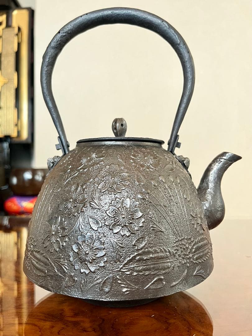 虎山工房　南部鉄器　鉄瓶　砂鉄　箱付き　取扱説明書付き　南部形　桜