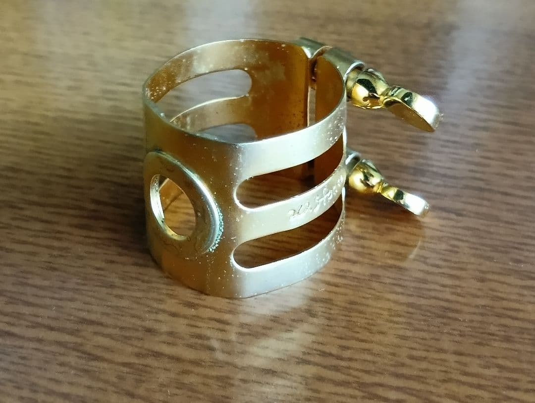 ウッドストーンアルトサックスセルマーラバー用リガチャー（サテンゴールドプレート）