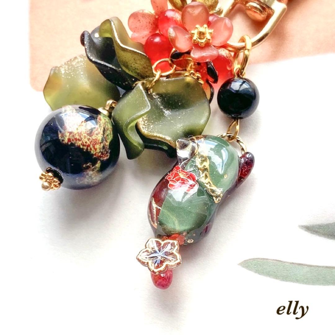 【sawasawa様】1632.天然石　和柄　じゃれ猫　レジン　キーホルダー