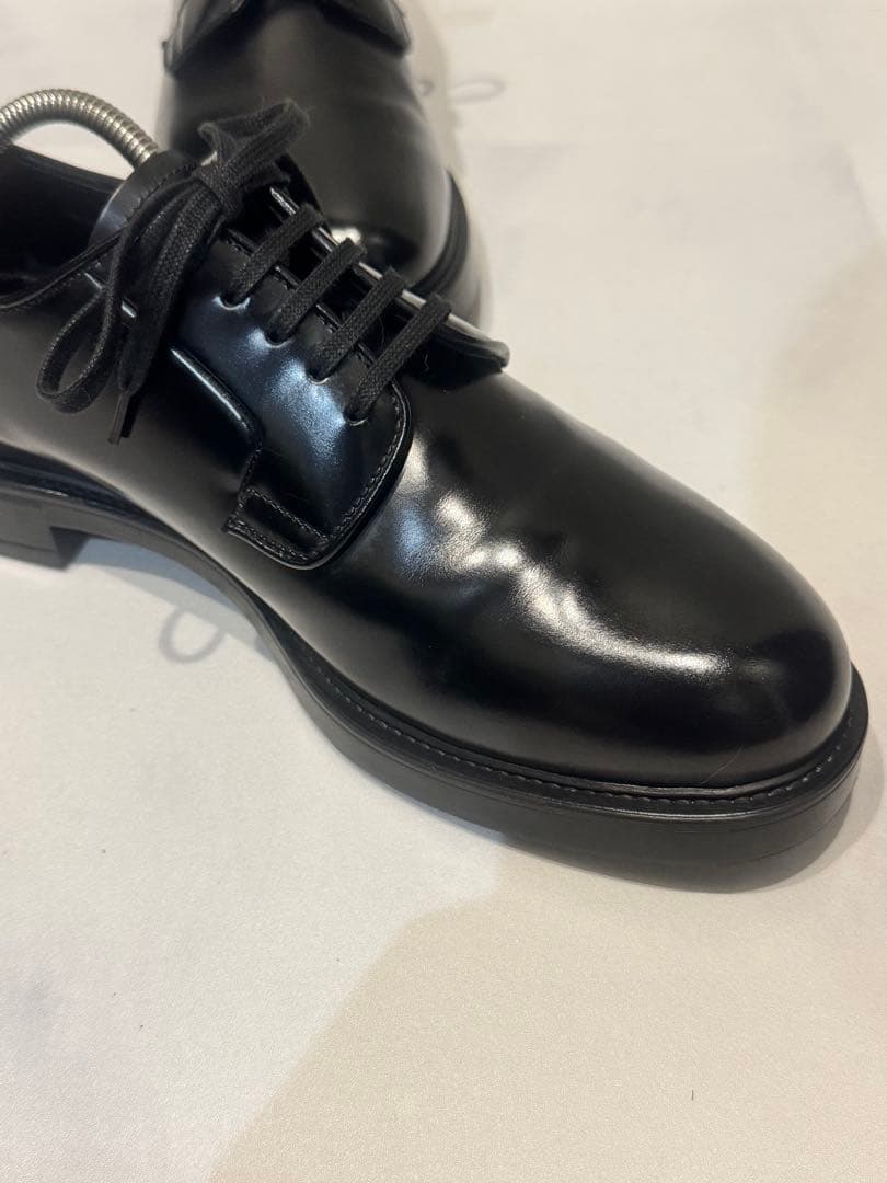 プラダ　アーモンドトゥ　ダービーシューズ