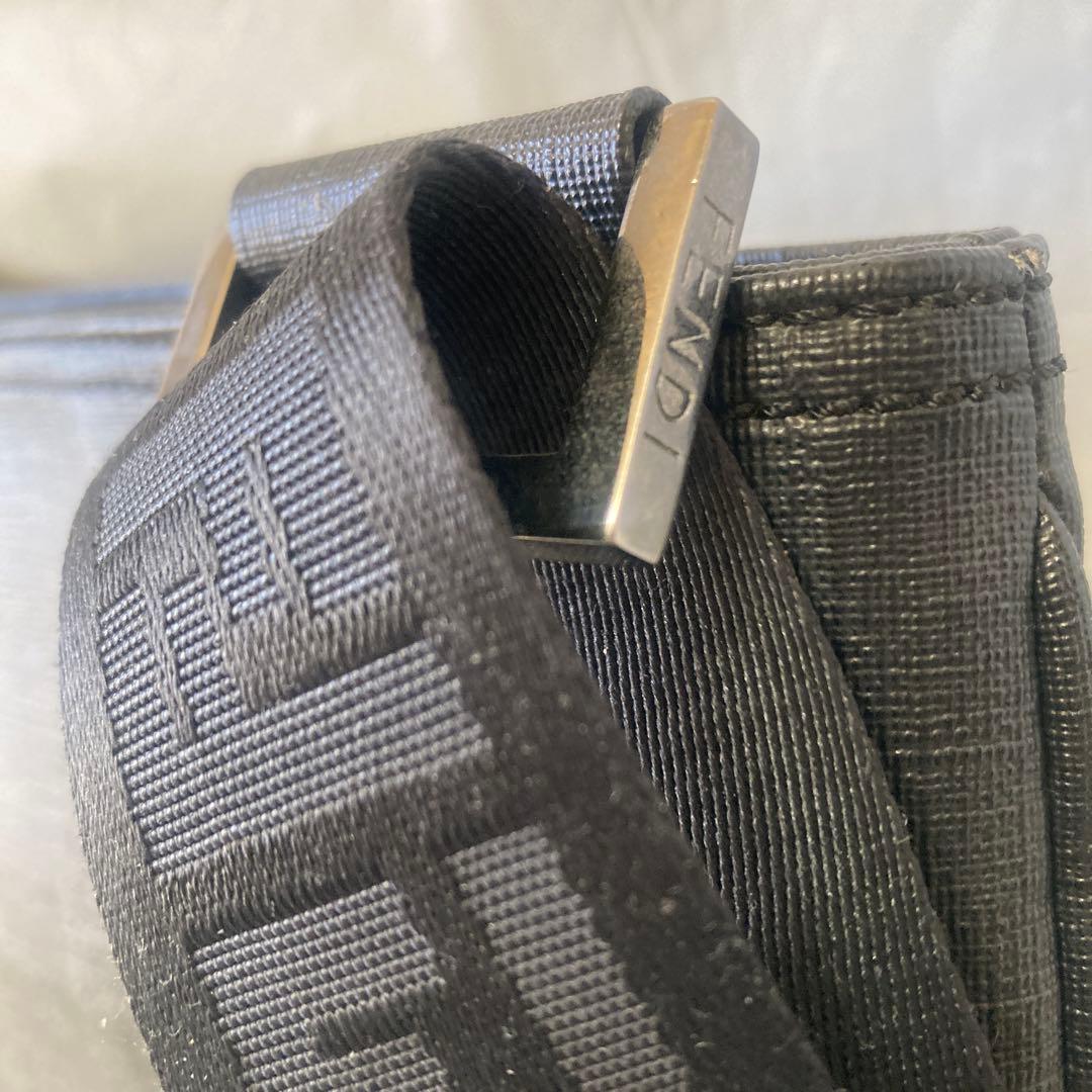FENDI フェンディ ショルダーバッグ ズッカ柄 サコッシュ ロゴ総柄