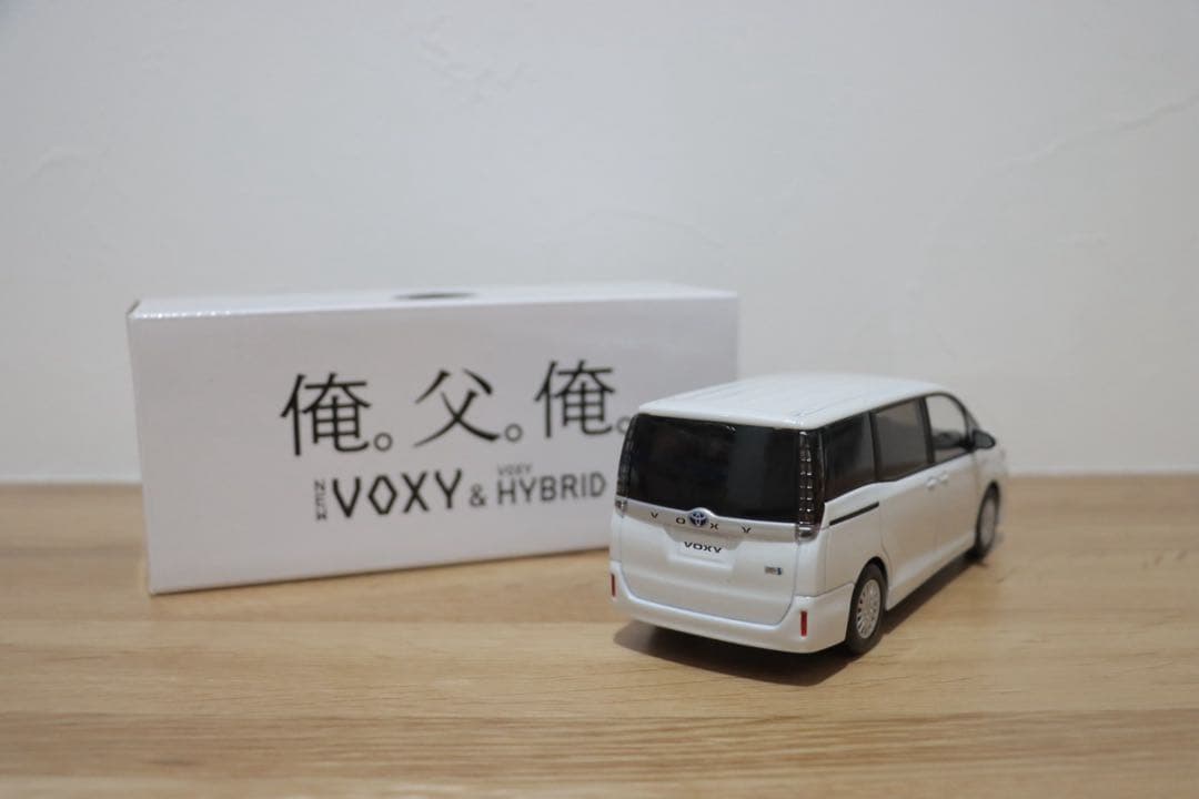 キ*ン様 ヴォクシー voxy ８０系前期 カラーサンプルミニカー　ハイブリッド