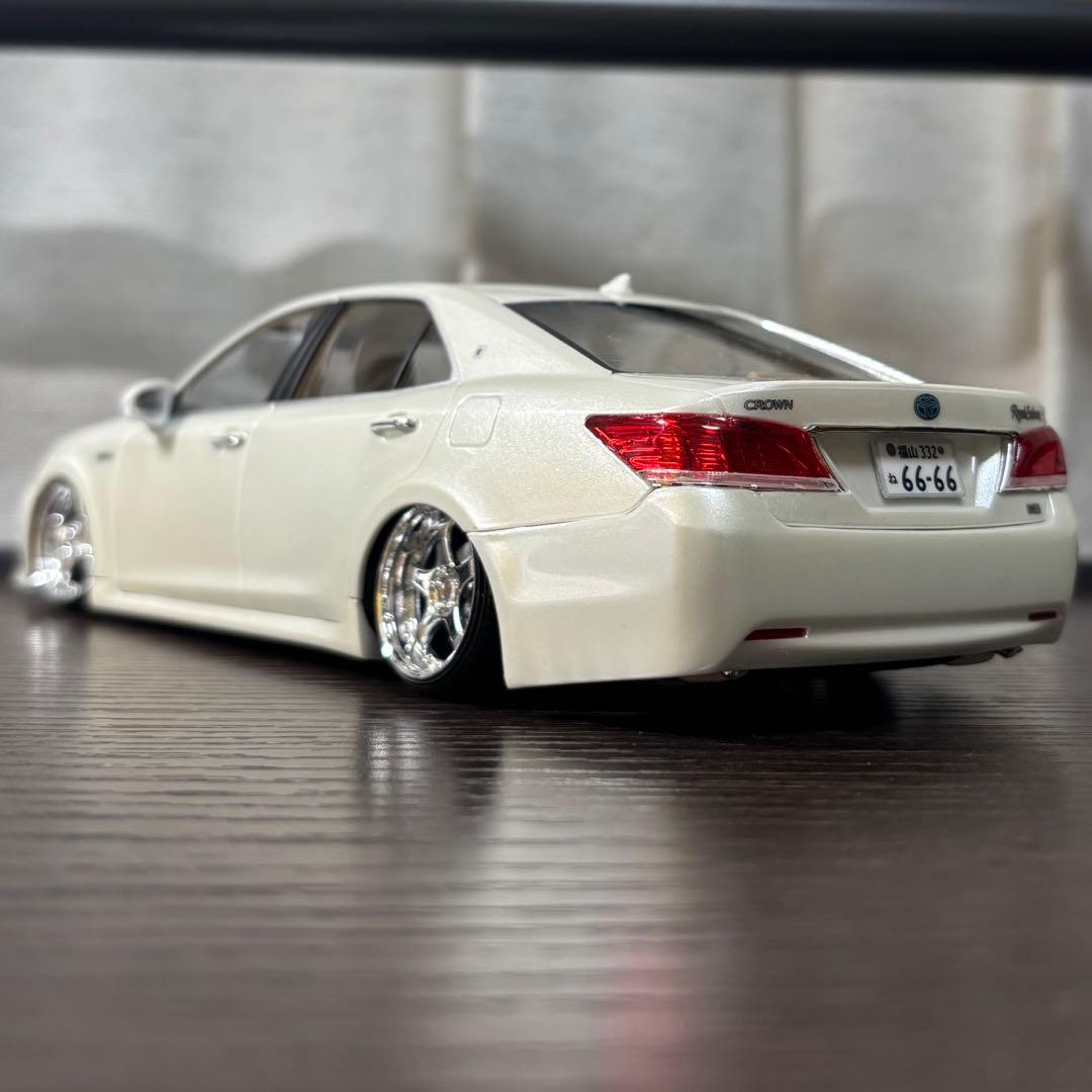 1/24 プラモデル クラウン 21後期ロイヤル ホワイトパール 純ベタ仕様