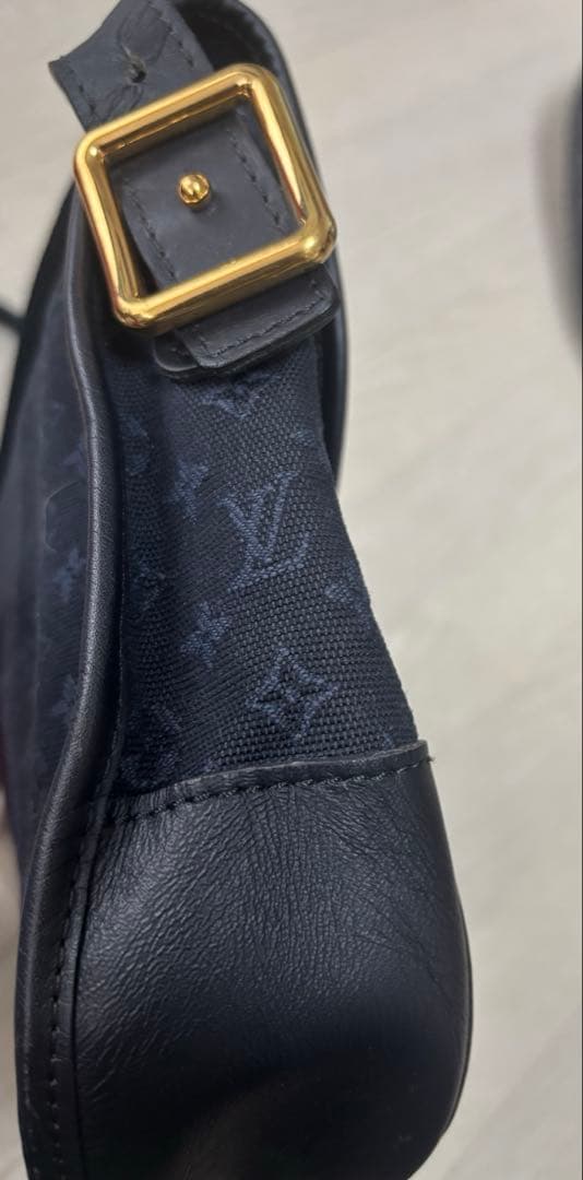 Louis Vuitton 紺ショルダーバッグ
