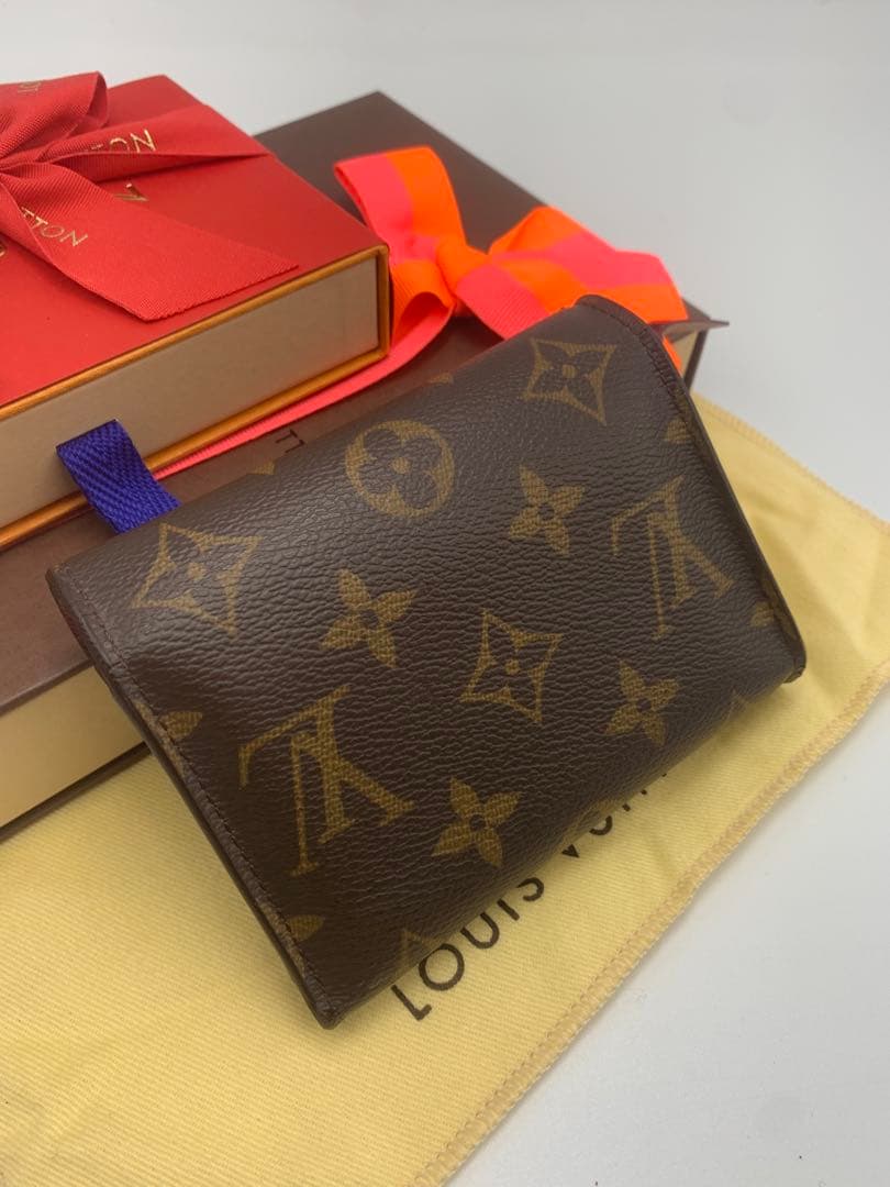 ルイヴィトン モノグラム ポルトフォイユ ヴィクトリーヌフューシャ 三つ折り財布