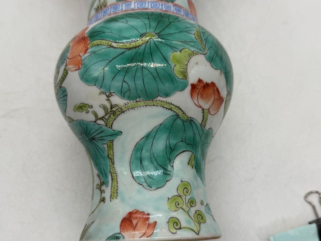 中国　色絵瓶　蓮　康熙年製銘　送料込み251127